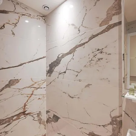 Apartment Elegant Studio Avenue Montaigne *