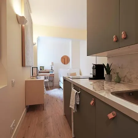 Elegant Studio Avenue Montaigne