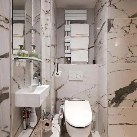 Elegant Studio Avenue Montaigne