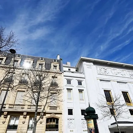 Elegant Studio Avenue Montaigne Apartment *