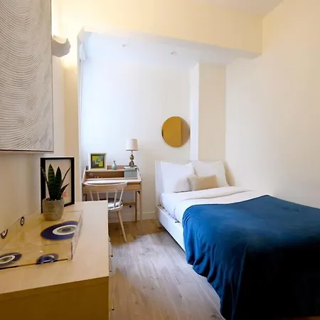 Appartement Elegant Studio Avenue Montaigne Paris